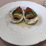ル・トワ・ルージュ - 牡蠣　３種のソース　トマトソース、エスカルゴバター、バジルソース