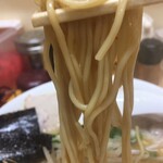 大峰ラーメン - 久留米っぽい中くらいの太さのストレート