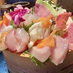 Onahama - 左手前の赤みがかった白身魚が、青森県産のヒラメ