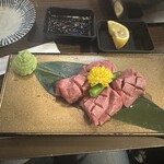 黒毛和牛とタンとハラミ 焼肉ごりちゃん 梅田本店 - 厚切りタン