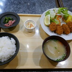 五穀 - 牡蠣フライ定食1628円
