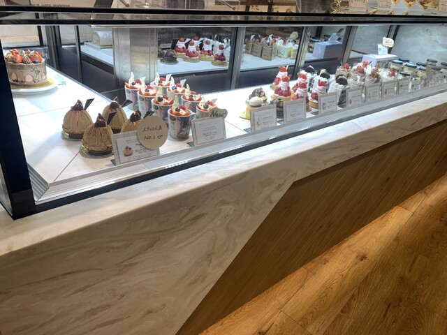 ジュールグーフェ　ル　リーヴルドゥパティスリー 口コミ一覧 : パティスリー ジューブル （PATISSERIE J'OUVRE