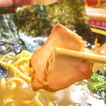 家系ラーメン とらきち家 - お馴染みのスモークチャーシュー