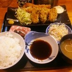 居酒屋 武蔵 - カキとエビフライ定食