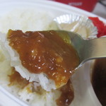 ハニーカレー - 蜂蜜を使ってあるんで甘くてコクのあるカレーです、かなり甘いんで辛さはワンランクアップ出来るから辛いカレーが好きな方はランクアップした方が良いかもですね。

