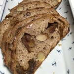 ラ ブーランジェリー ド ハリマヤ - アプリコットとアーモンド　1/2