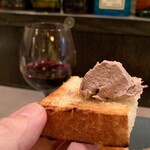 木更津ビストロ ビタミンズ - レバーペースト on 自家製パン