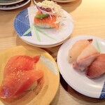 南房総 やまと寿司 - 中トロ漬け　サーモンアボカド　地魚3貫