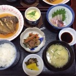 太陽 - 日替りランチ￥６３０煮付けを選択。