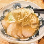 らーめん 天葵 - しょうゆチャーシュー(麺リフト)