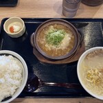 野郎めし - もつ煮定食　味噌汁を温麺に変更