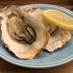 太助 - 焼き牡蠣。めっちゃサラッとして美味しいです。