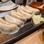 肉汁餃子のダンダダン - 餃子は皮がモチモチ