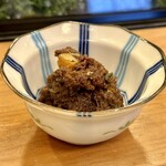 238236252 - 付き出しの「カツオの血合い」　梅が隠し味に効いていて、美味しいです。