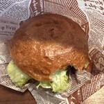 Jack37Burger - バンスが、かなり好きですね。旨い(● ˃̶͈̀ロ˂̶͈́)੭ꠥ⁾⁾
            バンスは天然酵母で、小麦粉の濃い味が癖になりますね。