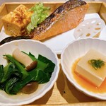 ひとしなや - 鮭膳/1,700(ご飯おかわり可)