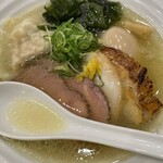 Menjuku Shiina - 鶏ガラと貝ダシが効いた美味しい塩スープ！