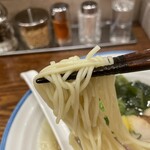 Menjuku Shiina - 麺は細いストレートです。