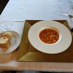 Furenchi Okumuratei - ▷本日のスープ
      ◯ミネストローネ
      トマトベースのスープで
      ひよこ豆や人参、玉ねぎ❔、グリンピースの具材