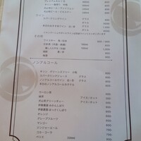 フレンチ 奥村邸 - ドリンクメニュー（2024/02）
                    
                    ●ノンアルコールスパークリングジュース 800円
                    
                    を注文している
                    
                    「提供されているアルコール入りのスパークリングから
                    アルコール分を抜いた品」との説明