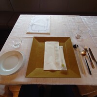 フレンチ 奥村邸 - 当日予約では下記の2種類が選択可能となる
                    ●Azalee アザレ（メイン:肉、魚料理両方）6,000円
                    ◯Lis Blanc リス・ブラン（メイン:肉のみ）4,500円
                    なのでアザレの方を当日予約した