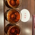 Jin Dhi Nrou - 紹興酒飲み比べセット。左から、五年、十年、十五年。いっぱいがグラスと変わらない量でした。