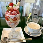 アン プティ パルファン - 期間限定いちごパフェとカフェセットのカフェラテ(合わせて1287円)