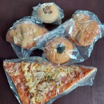 ビーグルベーカリー - 袋パン(380円)