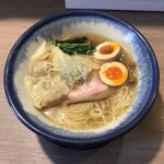 麺屋 鶏恋 - 味玉鶏塩らぁ麺1,150円＋鶏豚ワンタン２個200円(税込価格)