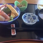 大海 - 海鮮丼（１２６０円）