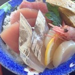 大海 - 海鮮丼アップ。