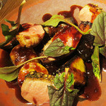 レストランユニック - 蜂蜜とエピスでキャラメリゼしたヴァンデ産鴨の胸肉のロティ、ソースロックフォール