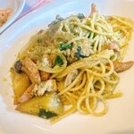 ビストロ アン ファミーユ - ②広島熟成鶏とソーセージ、新ジャガイモのジェノバソースパスタ