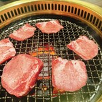 炭火焼肉 きらく亭 - 