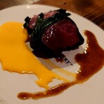 Uesuto Papa - 中旬09皿目：鹿肉ロースト縮みホウレン草巻・２種ソース