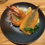 洋食 おがた - 鰯フライと足赤海老フライ