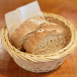 ラ スフォリーナ - パスタランチ 1300円 のパン