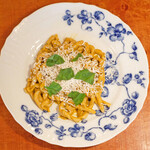 ラ スフォリーナ - パスタランチ 1300円 のブッシァーテ トラパネーゼソース