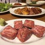 炭火焼肉ホルモン まるは - 
