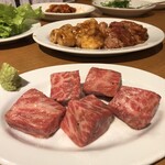 炭火焼肉ホルモン まるは - 