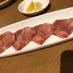 炭火焼肉ホルモン まるは - 