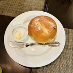 レストランカフェ　メリメロ - くるみとレーズンのパン　絶品