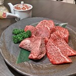 焼肉 わがんせ - 塩もの各種  (芯たんから時計回りにヒレ､サーロイン､ササミカルビ、レモン汁も要らないほど！まんまでいい！)