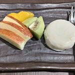 焼肉 わがんせ - デザート！(フルーツとシャーベット  葉山乳？まさかね？笑)