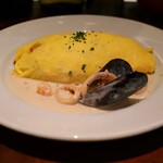 Kitchen CotoCoto - 火曜限定 オムライスランチ(1,200円)
      自家製ドミグラスソース&魚介のクリームソース
      ベビーリーフサラダ付き