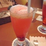 Kissaondhinu - 苺のクリームソーダ