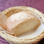 ラ スフォリーナ - パスタランチ 1300円 のパン