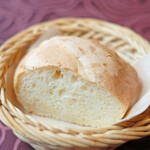 ラ スフォリーナ - パスタランチ 1300円 のパン