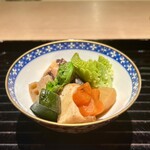 Housa Saryou - 蛸の柔らか煮　自家製よもぎ麩　こごみ　ロマネスコなど　焚き合わせ