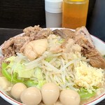 ラーメン二郎 - 小ラーメン　ほぐし豚、うずら